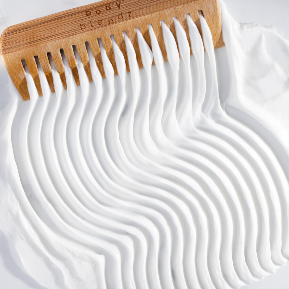 body-blendz-bamboo-comb-au_model-03-min